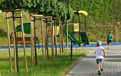 Spokojne wakacje z dziećmi – w domu i na wyjeździe